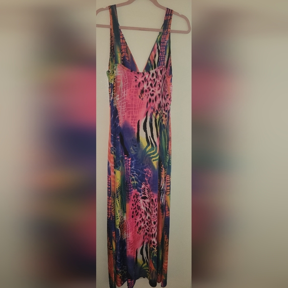 Pyramid Collection Maxi Dress - Picture 3 of 6